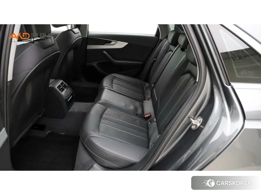 Audi A4L 2023 Темно-серый из Китая, фото 2