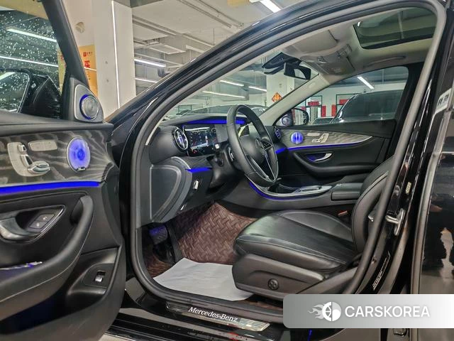 Mercedes-Benz E-class 2023 Черный из Китая, фото 2