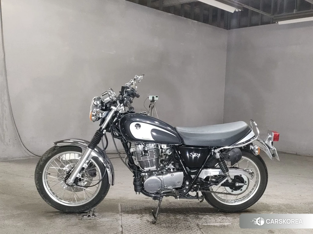 Проданный Yamaha SR 400 2022 из Японии, фото 2