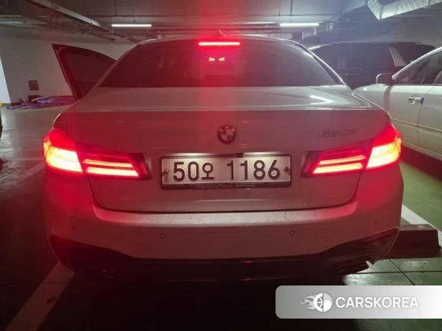 BMW 5 Series (G30) 2018 Белый из Кореи, фото 2