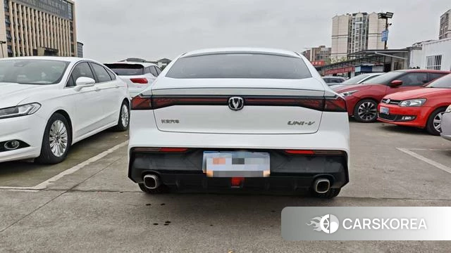 Chang'an UNI-V 2026 Белый из Китая, фото 2