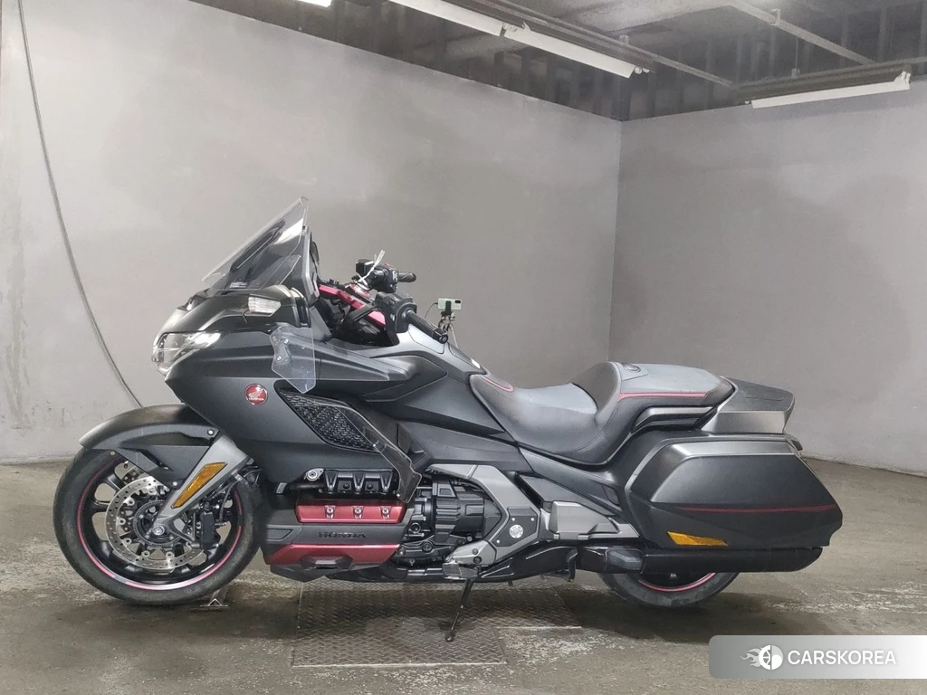 Проданный Honda GL1800 TOUR DCT 2020 из Японии