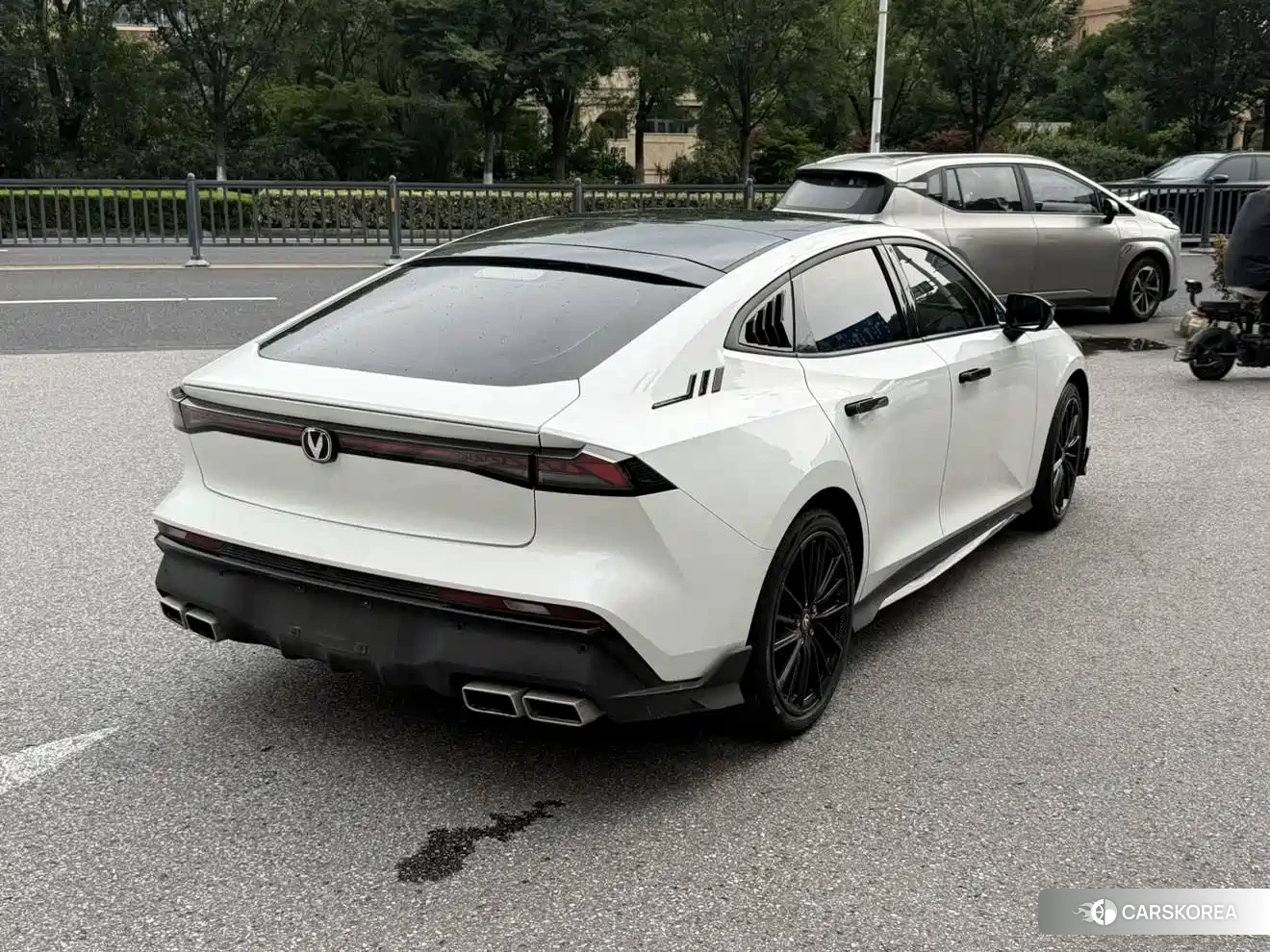 Chang'an Changan UNI-V 2024 Белый из Китая, фото 2