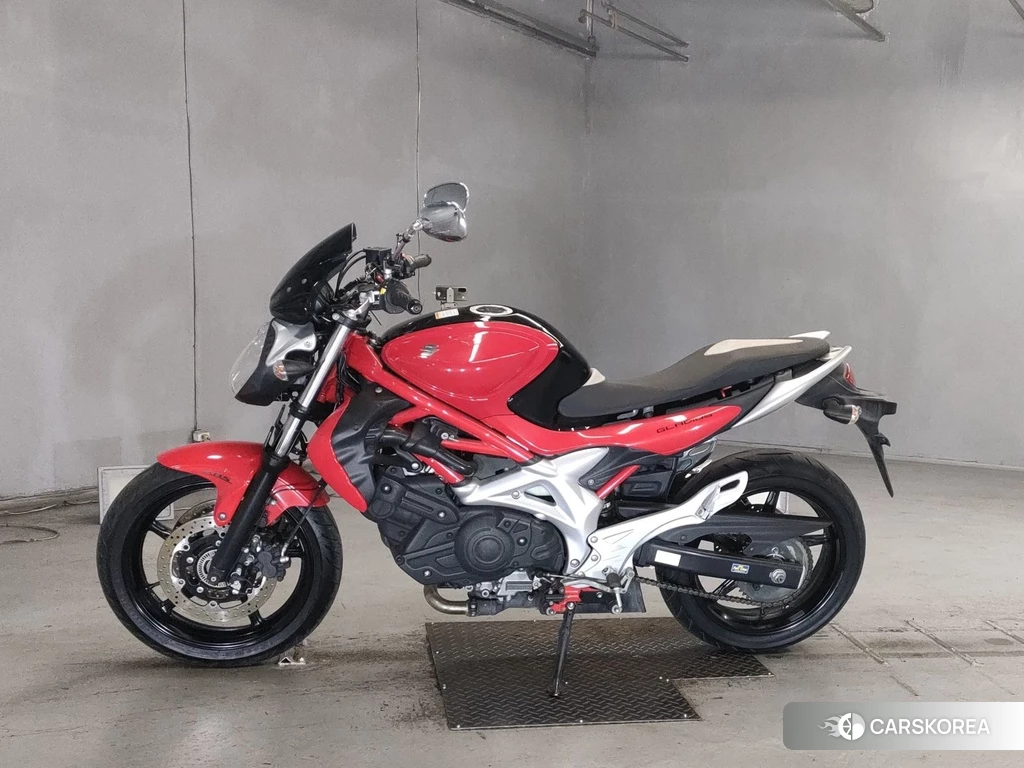 Проданный Suzuki GLADIUS 400 2010 из Японии, фото 2