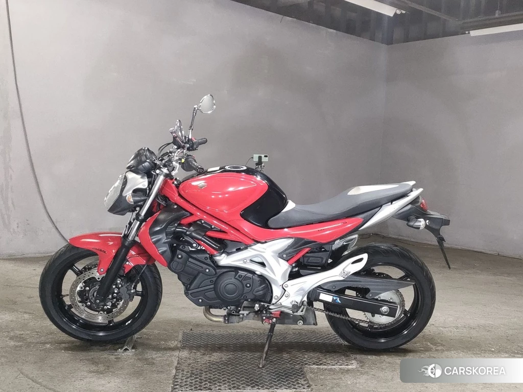 Проданный Suzuki GLADIUS 400 2011 из Японии, фото 2