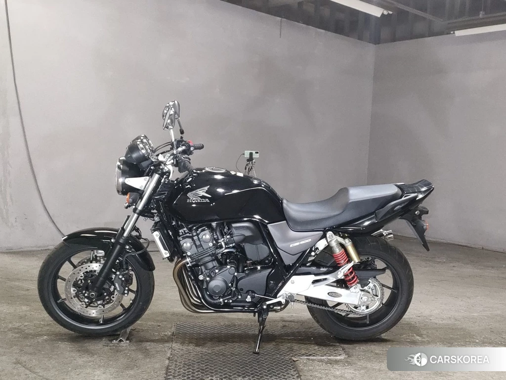 Проданный Honda CB400SF 2021 из Японии, фото 2