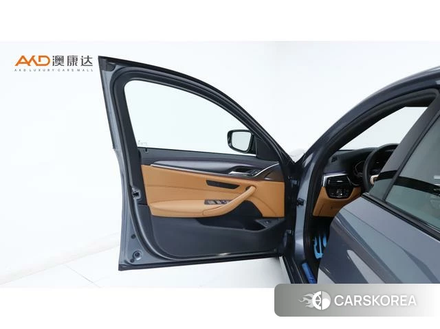 BMW 5 series (imported) 2022 Темно-серый из Китая, фото 2