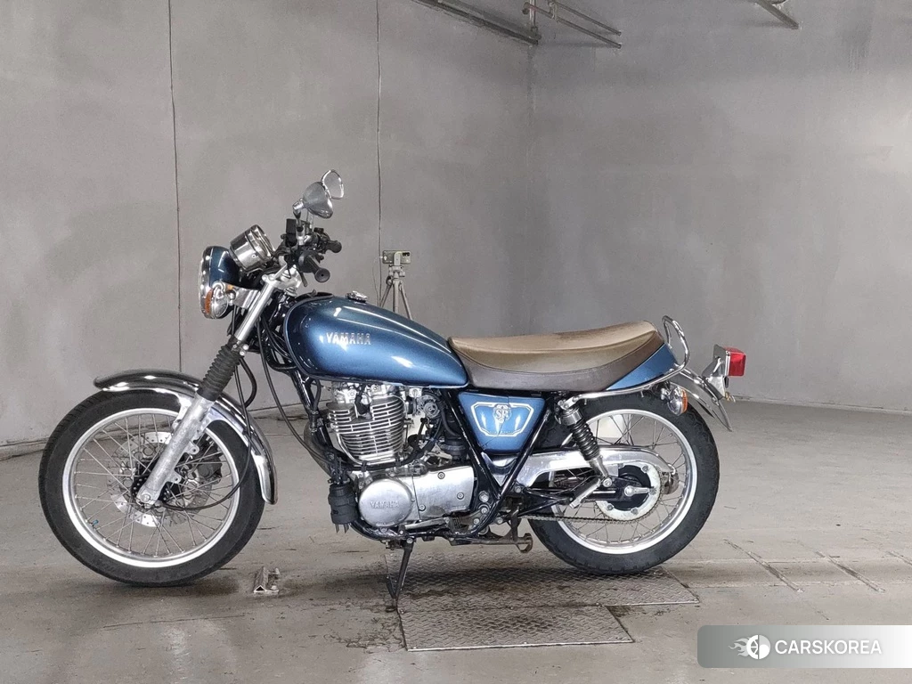 Проданный Yamaha SR 400 2019 из Японии, фото 2