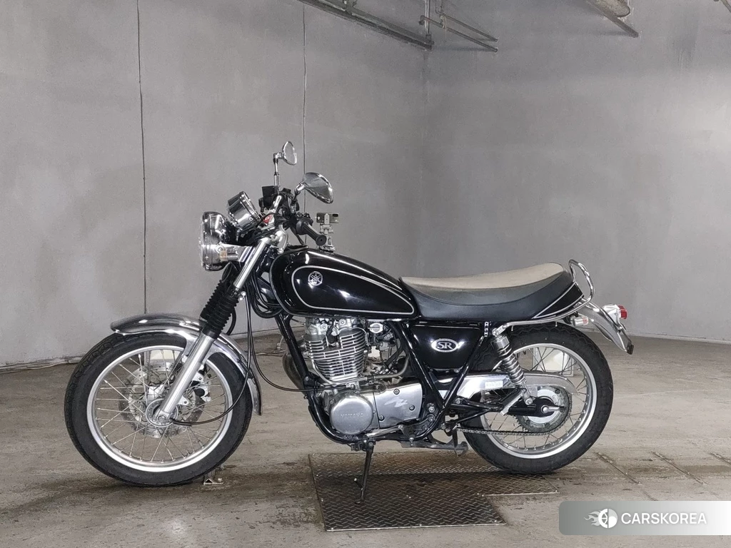 Проданный Yamaha SR 400 2011 из Японии