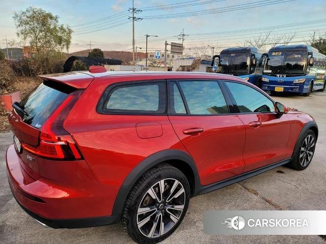 Volvo V60 Cross-Country 2nd Generation 2022 Красный из Кореи, фото 5