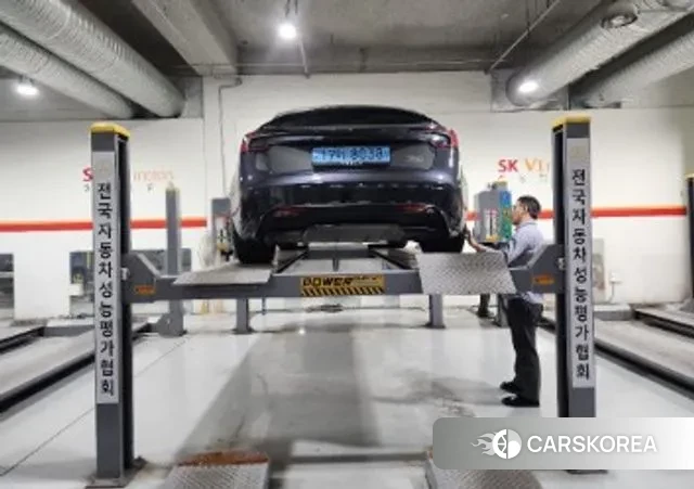Tesla Model 3 2024 Серебристо-серый из Кореи, фото 2