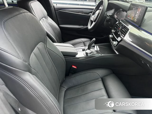BMW 5 Series (G30) 2023 Белый из Кореи, фото 2