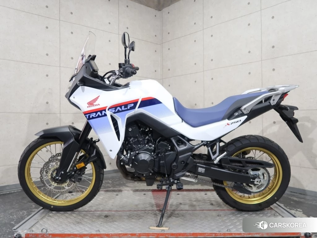 Проданный Honda TRANSALP XL750 2023 из Японии, фото 2
