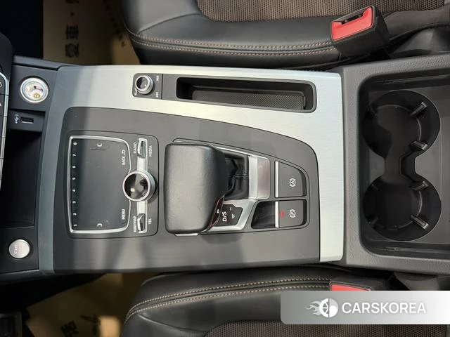 Audi Q5L id 3882642 из Китая 12