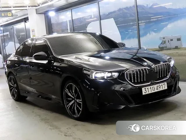 BMW 5 Series (G60) 2024 Черный из Кореи, фото 2