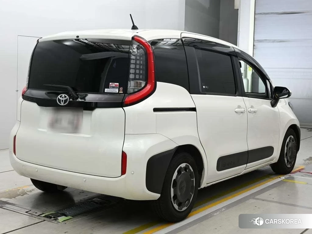 Toyota Sienta 2023 из Японии, фото 2