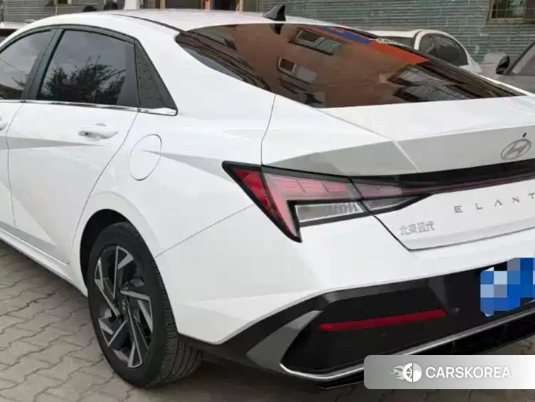 Hyundai Elantra 2023 Белый из Китая, фото 3