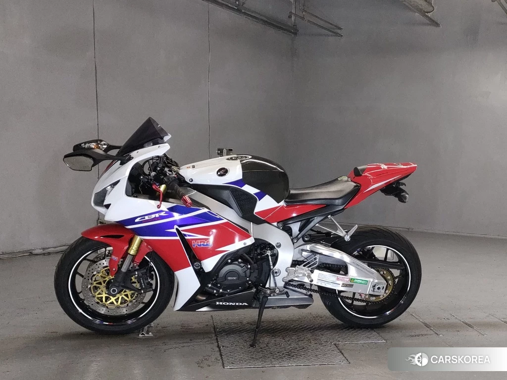 Проданный Honda CBR1000RR 2014 из Японии