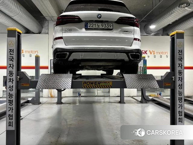 BMW X5 (G05) 2024 Белый из Кореи, фото 2