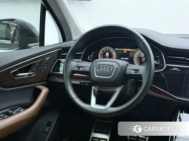 Audi Q7 2021 Черный из Китая, фото 4