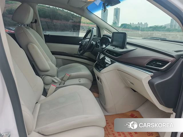 Buick GL8 2021 Белый из Китая, фото 3