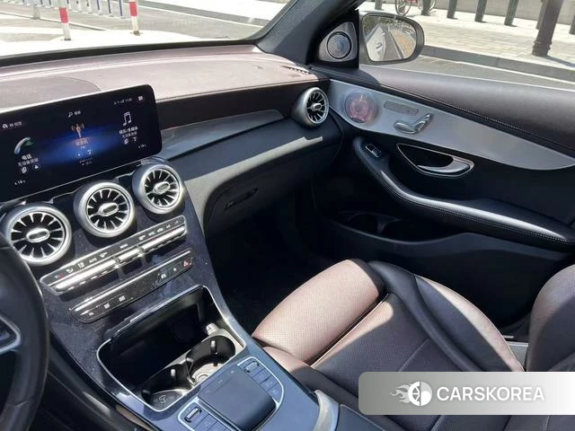 Mercedes-Benz GLC 2021 Белый из Китая, фото 2
