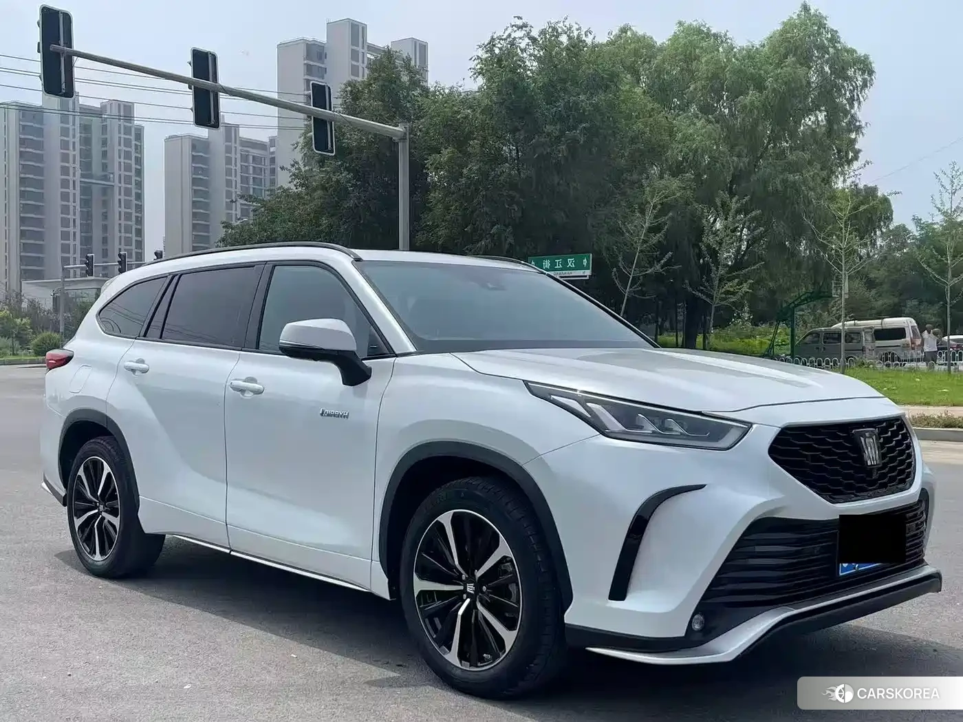 Toyota Crown 2023 Белый из Китая, фото 2