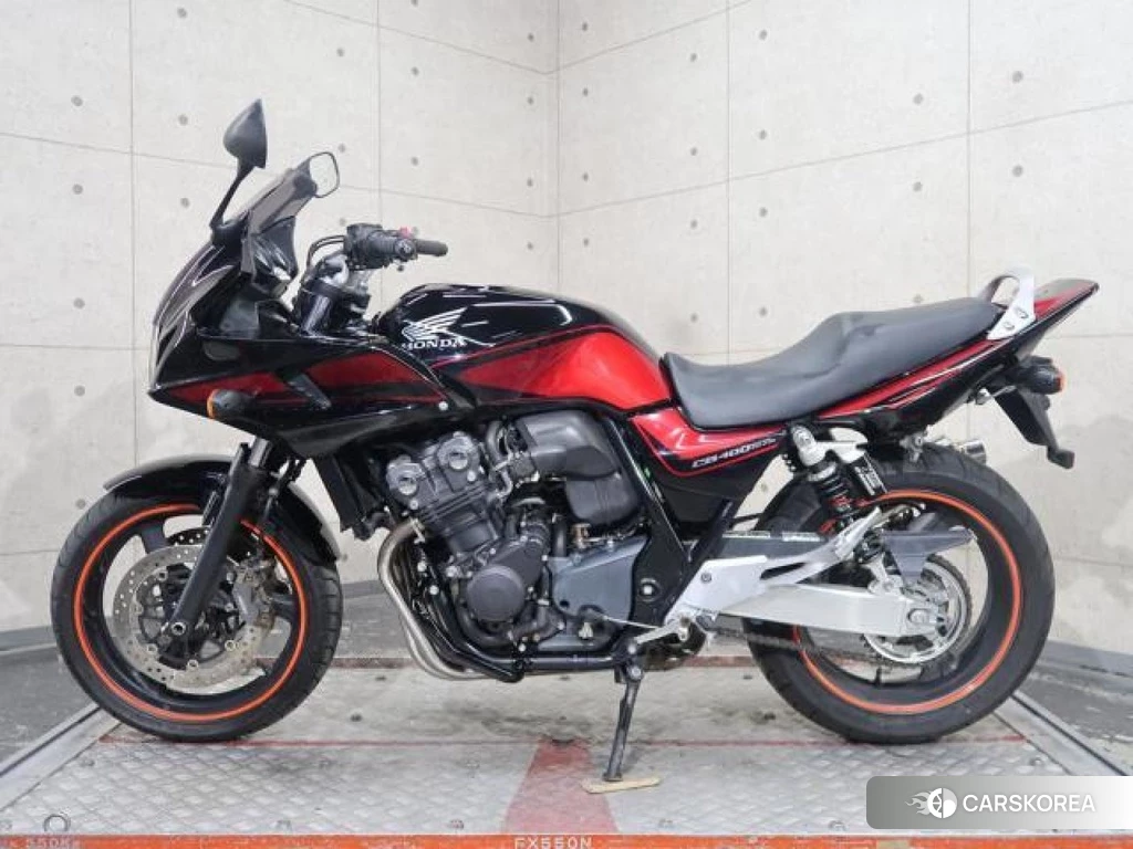 Проданный Honda CB400SF BOLDOR 2011 из Японии, фото 2