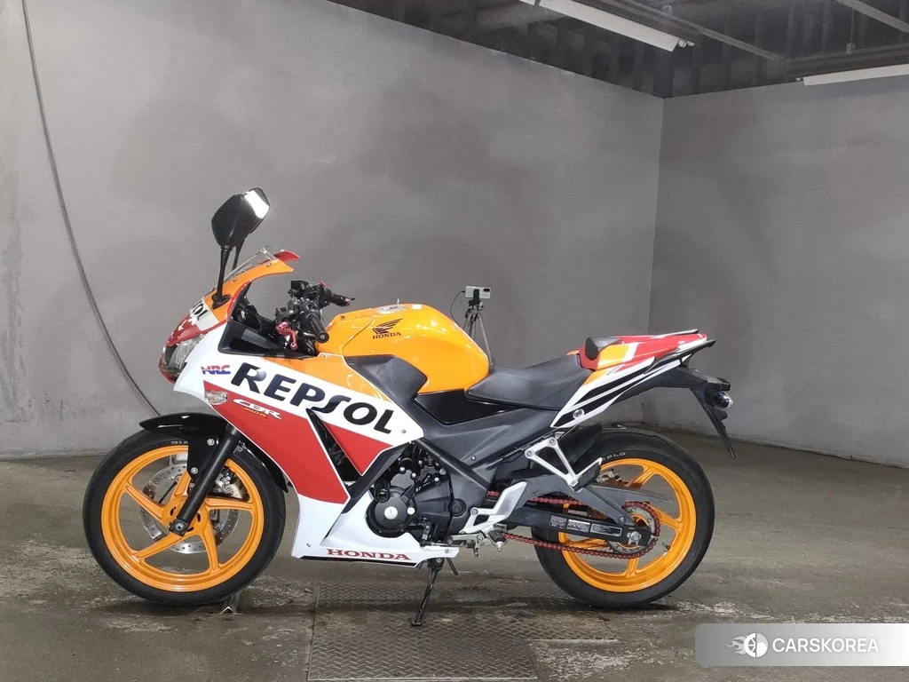 Проданный Honda CBR250R 2015 из Японии