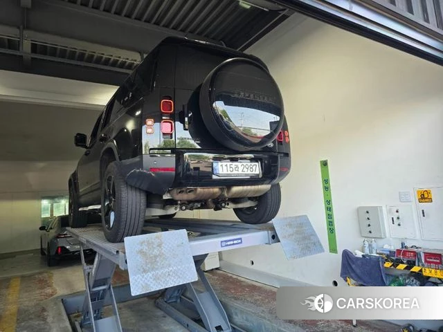 Land Rover Defender (L663) 2022 Черный из Кореи, фото 2