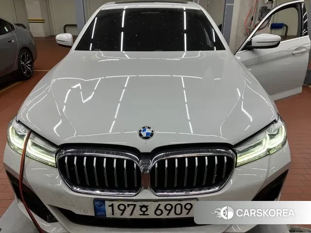 BMW 5 Series (G30) 2022 Белый из Кореи, фото 2
