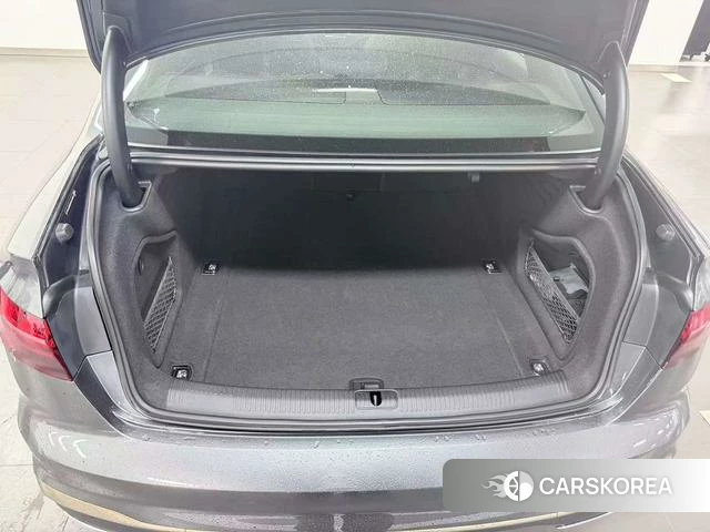Audi A4L 2024 Темно-серый из Китая, фото 2