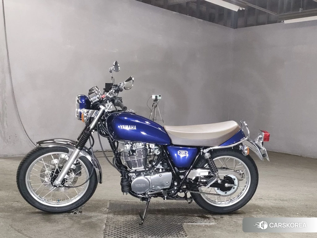 Проданный Yamaha SR 400 2021 из Японии, фото 2