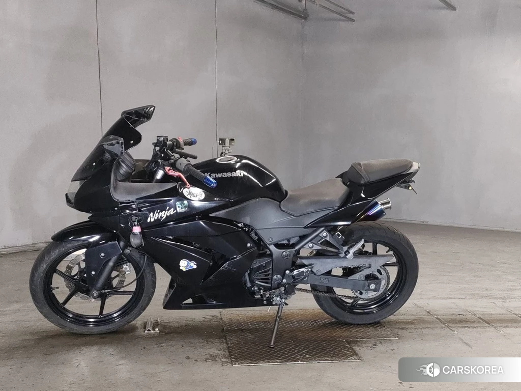 Проданный Kawasaki NINJA 250R 2010 из Японии, фото 2