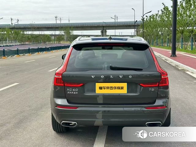 Volvo XC60 2018 Темно-серый из Китая, фото 6