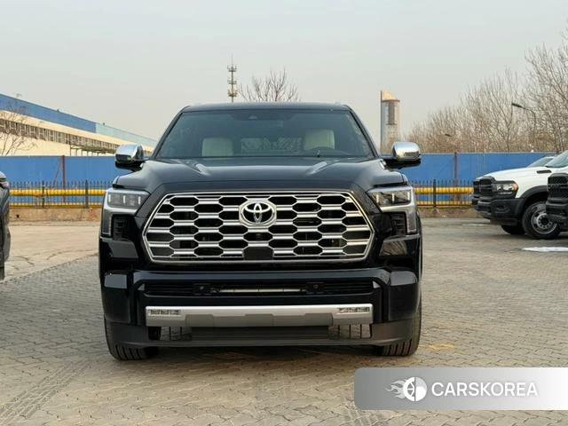 Toyota Sequoia 2025 Черный из Китая, фото 5