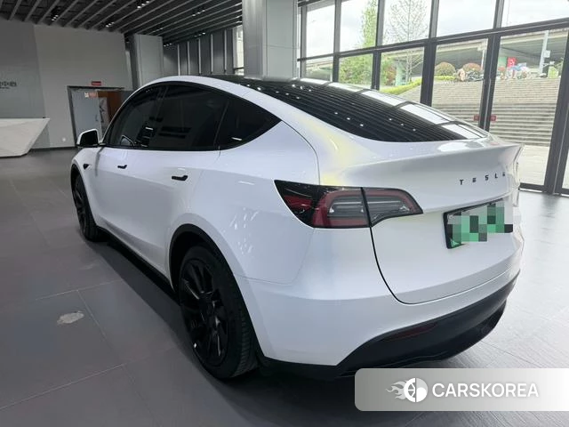 Tesla Model Y 2023 Белый из Китая, фото 3