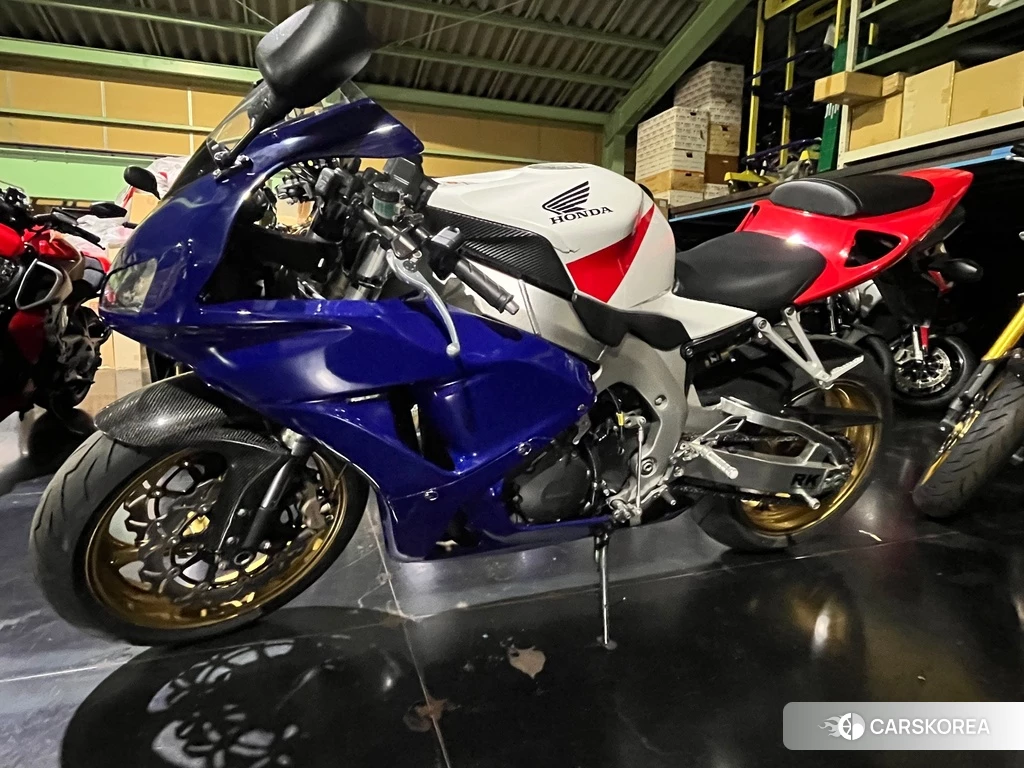 Проданный Honda CBR1000RR 2010 из Японии, фото 2
