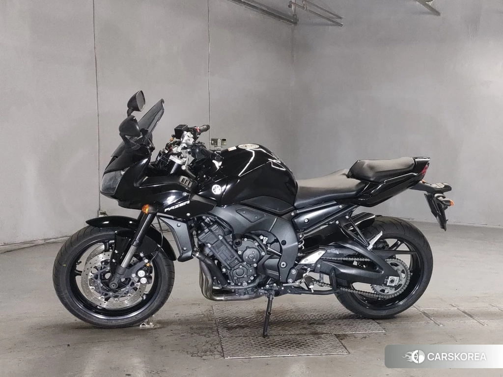 Проданный Yamaha FZ1 FEATHER 2010 из Японии, фото 2