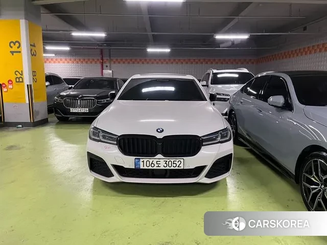 BMW 5 Series (G30) 2022 Белый из Кореи, фото 2