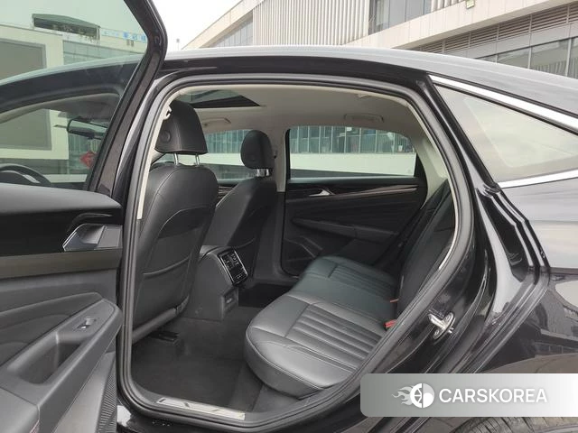 Volkswagen Passat PHEV id 4260222 из Китая 12