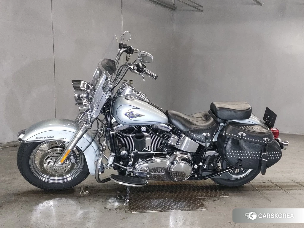 Проданный Harley-Davidson Heritage Softail Classic FLSTC1580 2011 из Японии