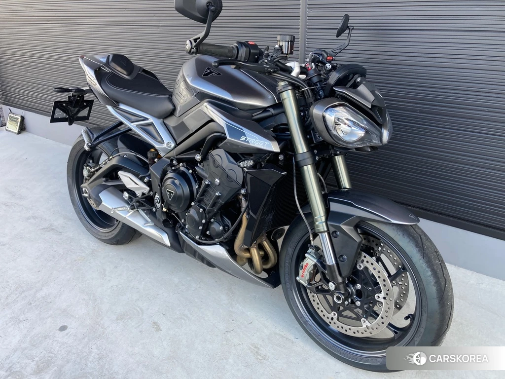 Проданный Triumph STREET TRIPLE 765 RS 2023 из Японии, фото 2