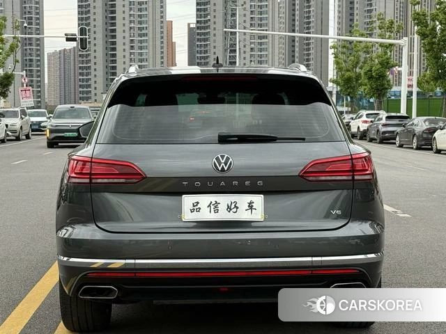 Volkswagen Touareg 2021 Темно-серый из Китая, фото 6