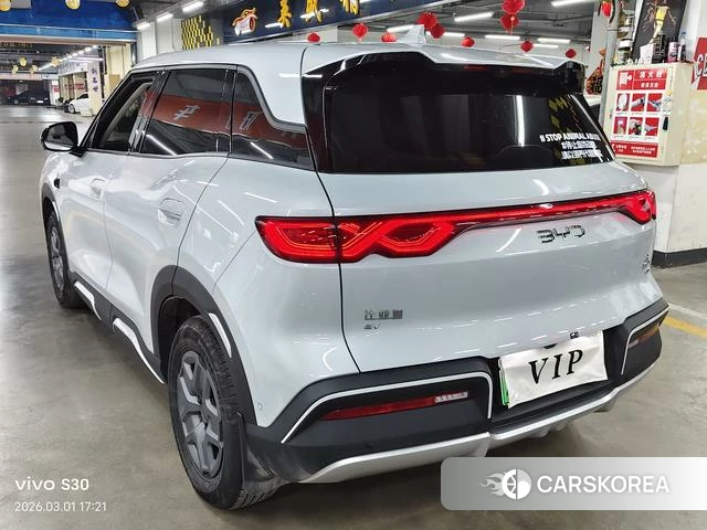 BYD Yuan UP 2025 Серебристо-серый из Китая, фото 2