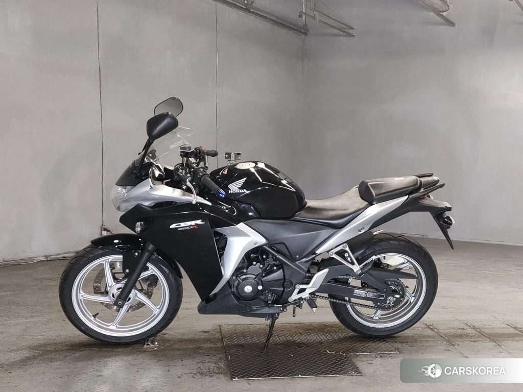 Проданный Honda CBR250R 2011 из Японии, фото 2