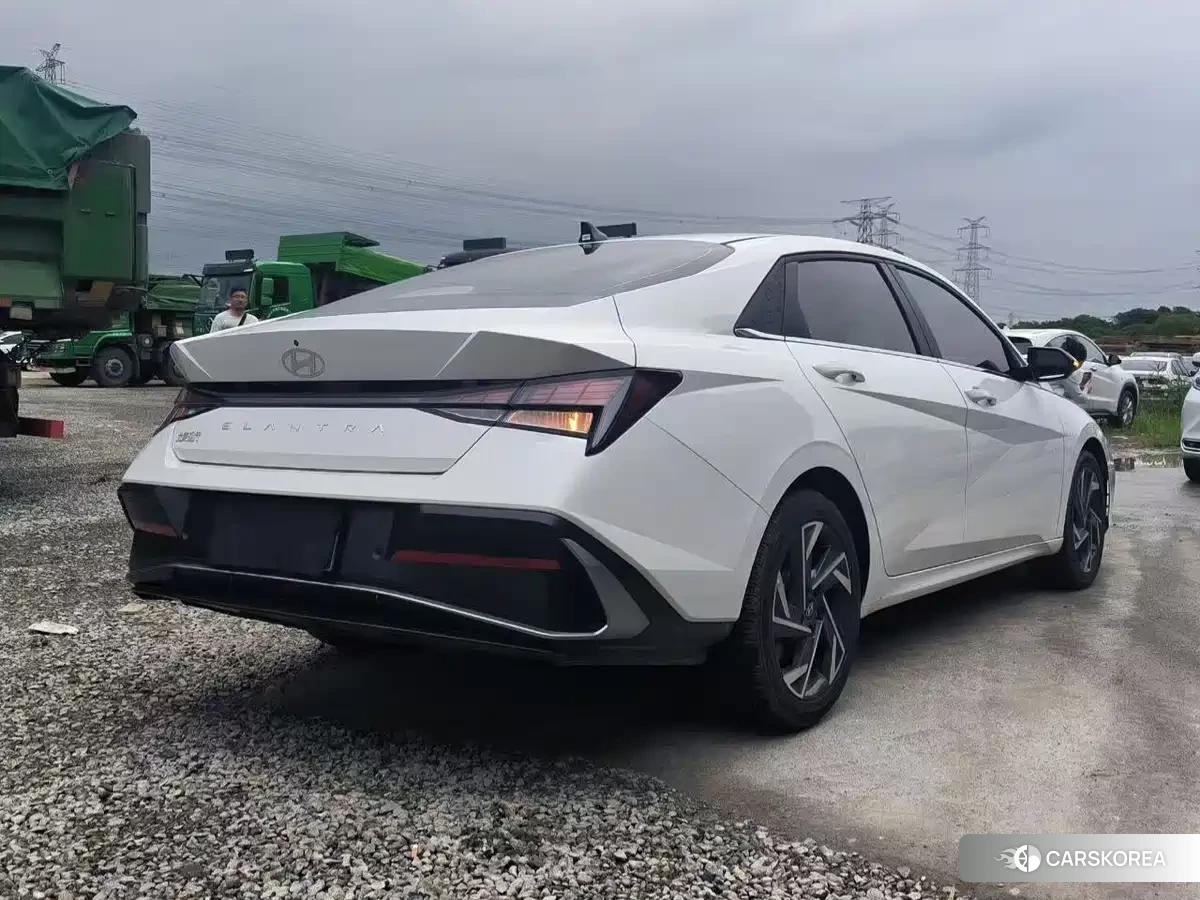 Hyundai Elantra 2026 Белый из Китая, фото 2