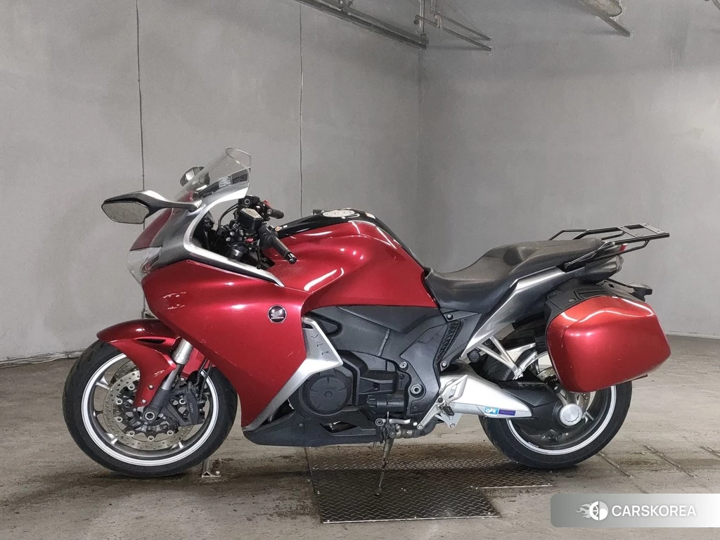 Проданный Honda VFR1200F 2010 из Японии