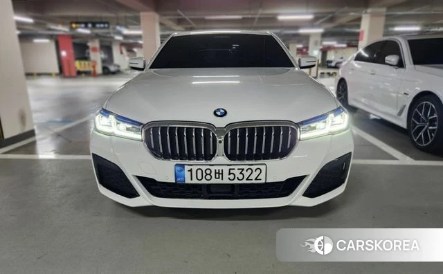 BMW 5 Series (G30) 2021 Белый из Кореи, фото 5