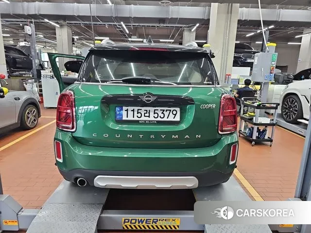 Mini Cooper Countryman 2023 Темно-зеленый из Кореи, фото 2